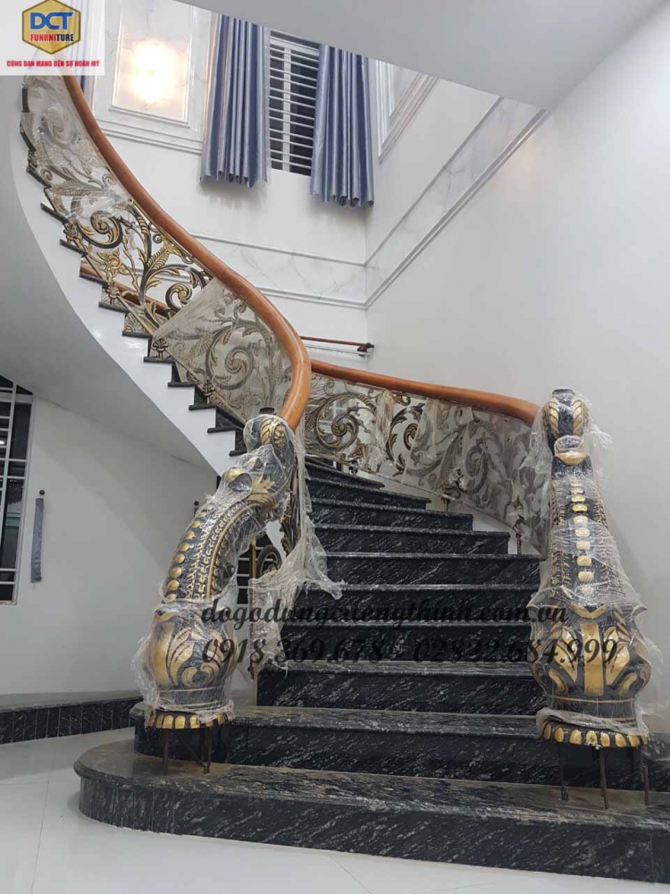cầu thang gỗ kết hợp sắt